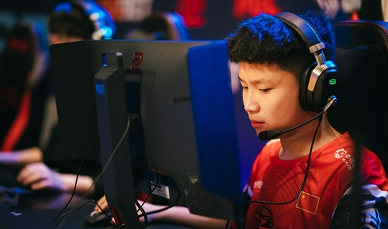 DOTA2 TI14 总决赛回顾 XG 战队与 Falcons 的激烈对决