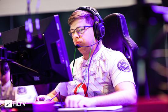 吐鲁番春季盛事全疆摔跤邀请赛精彩开赛